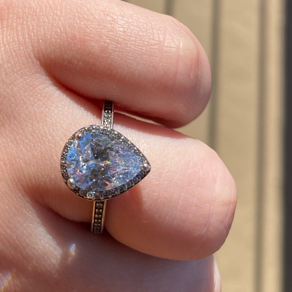 ☀️ Cubic Zirconia Teardrop Engagement Wedding Ring - Size 8 - Picture 4 of 8